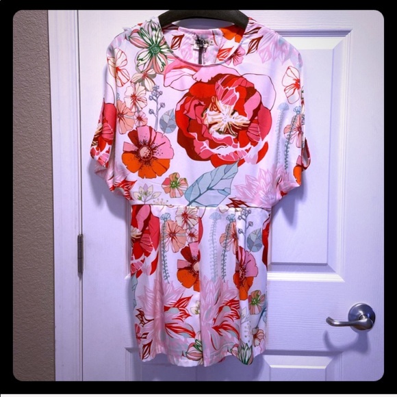 NWT Pretty Floral Romper - Picture 1 of 4